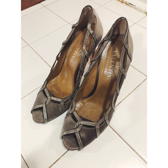 Valentino Garavani Shoes - Valentino Garavani heels size 37 1/2